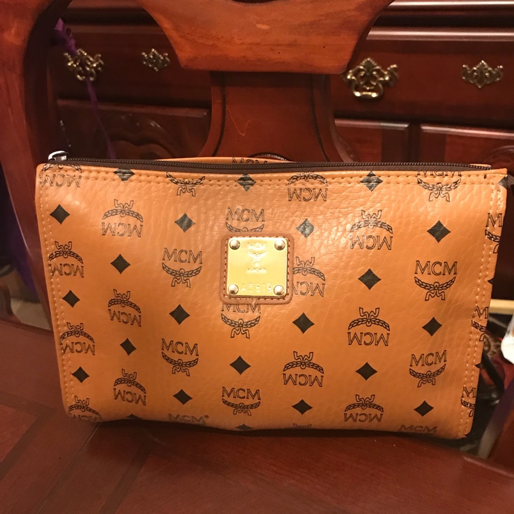 🔥Reposh Authentic MCM Clutch/Makeup bag🔥